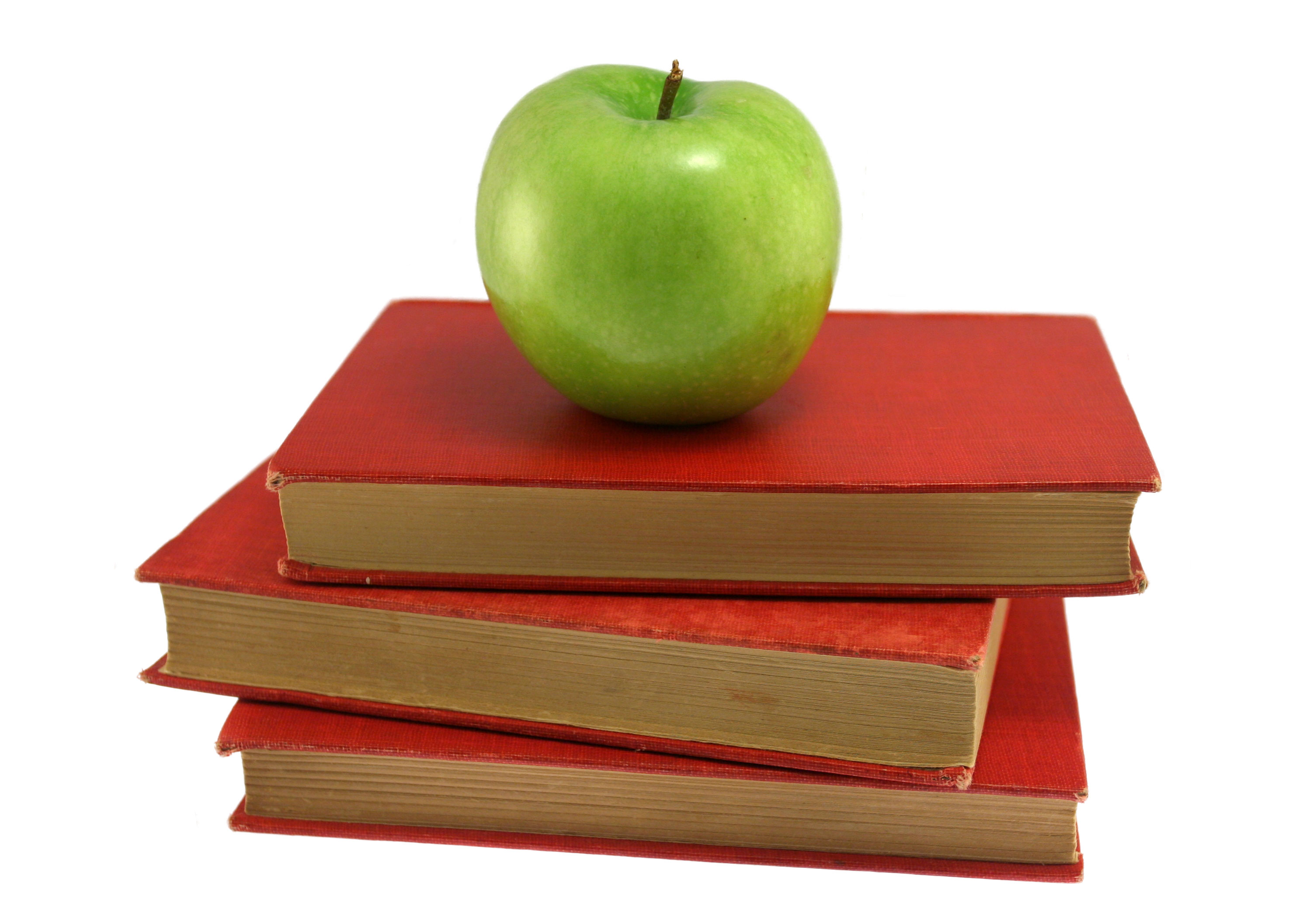 Apfel auf Büchern