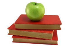 Apfel auf Büchern